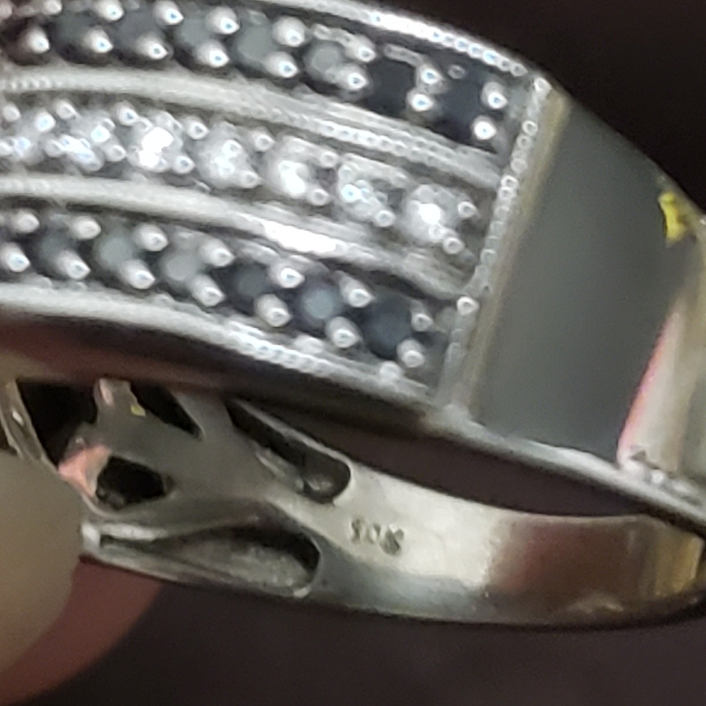 Zales 10k gold 1/2 ct diamond band - Picture 5 of 6